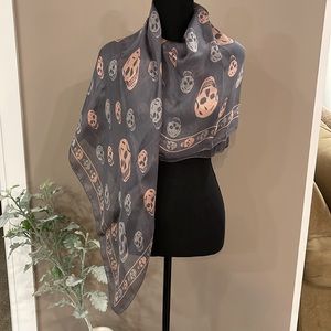 Alexander McQueen Skull Scarf Pink & Grey 100% Silk Pre-Owned